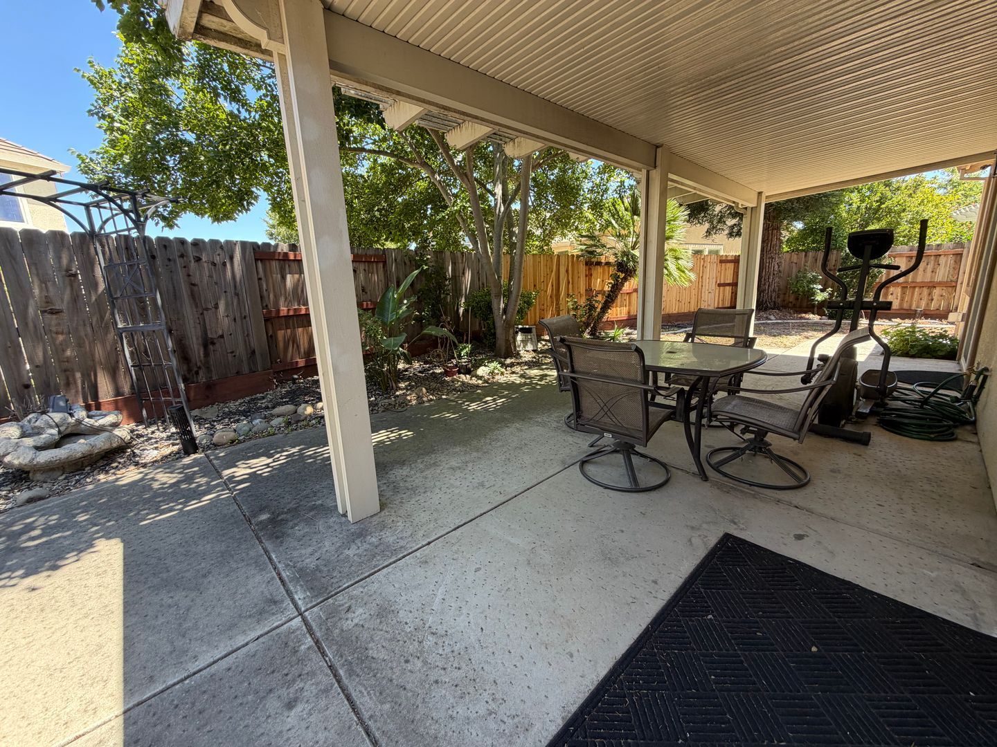 5501 Claudied Way  - Elk Grove - California - 4 bed, 2 bath rental property
