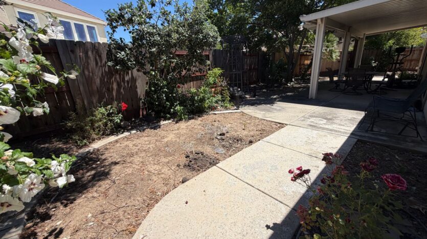 5501 Claudied Way  - Elk Grove - California - 4 bed, 2 bath rental property