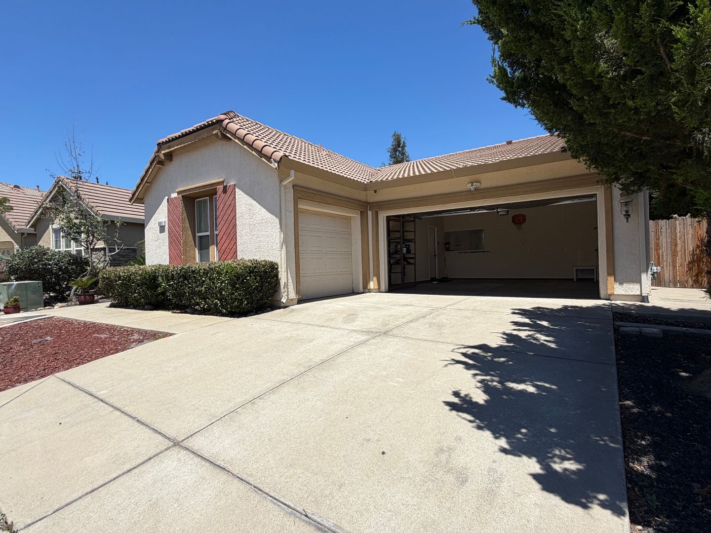 5501 Claudied Way  - Elk Grove - California - 4 bed, 2 bath rental property