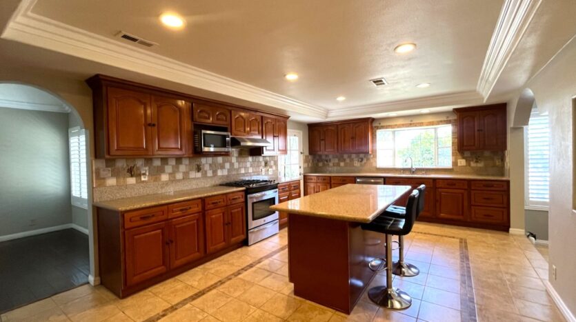 581 S Greenwich St - Anaheim - California - 4 bed, 3 bath rental property