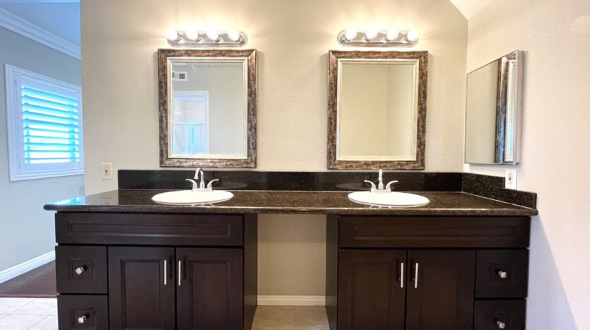581 S Greenwich St - Anaheim - California - 4 bed, 3 bath rental property