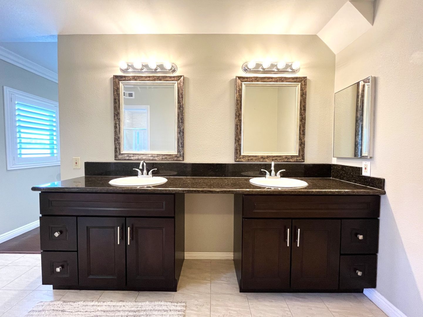 581 S Greenwich St - Anaheim - California - 4 bed, 3 bath rental property