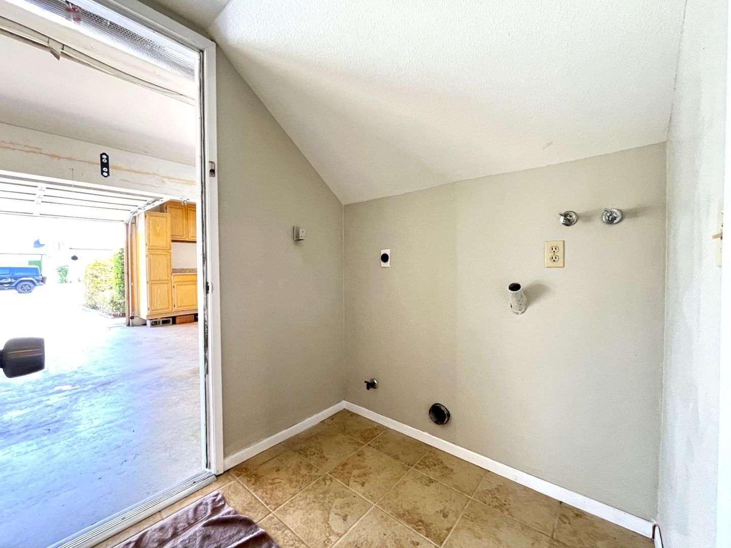 581 S Greenwich St - Anaheim - California - 4 bed, 3 bath rental property