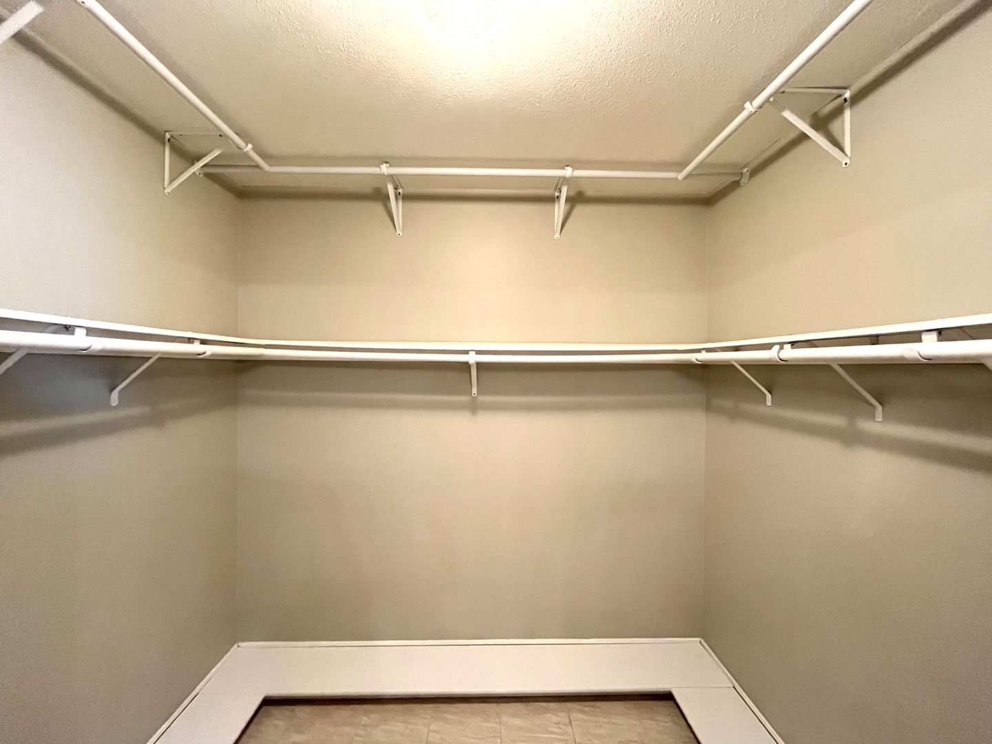 581 S Greenwich St - Anaheim - California - 4 bed, 3 bath rental property