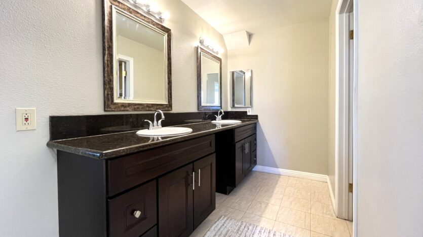 581 S Greenwich St - Anaheim - California - 4 bed, 3 bath rental property