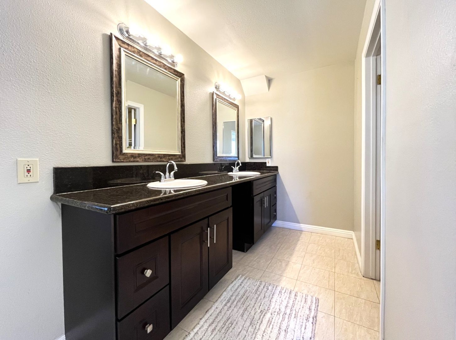 581 S Greenwich St - Anaheim - California - 4 bed, 3 bath rental property