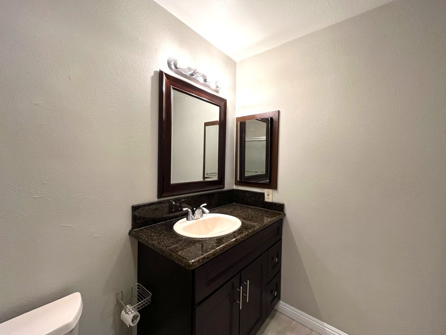 581 S Greenwich St - Anaheim - California - 4 bed, 3 bath rental property