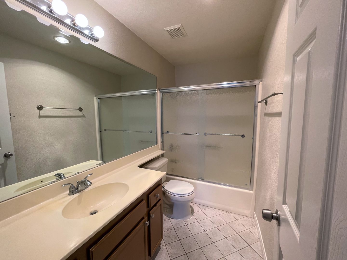 5885 El Cajon Blvd. #216 - San Diego - California - 2 bed, 2 bath rental property