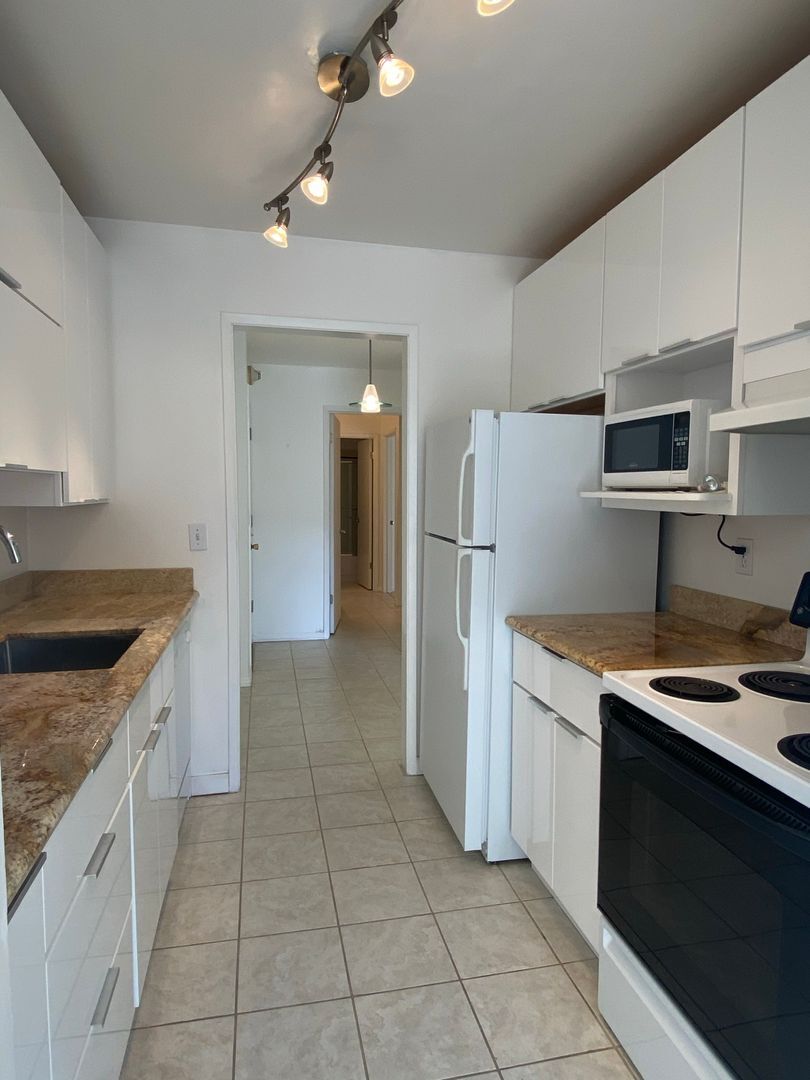 6 Admiral Dr #388 - Emeryville - California - 1 bed, 1 bath rental property