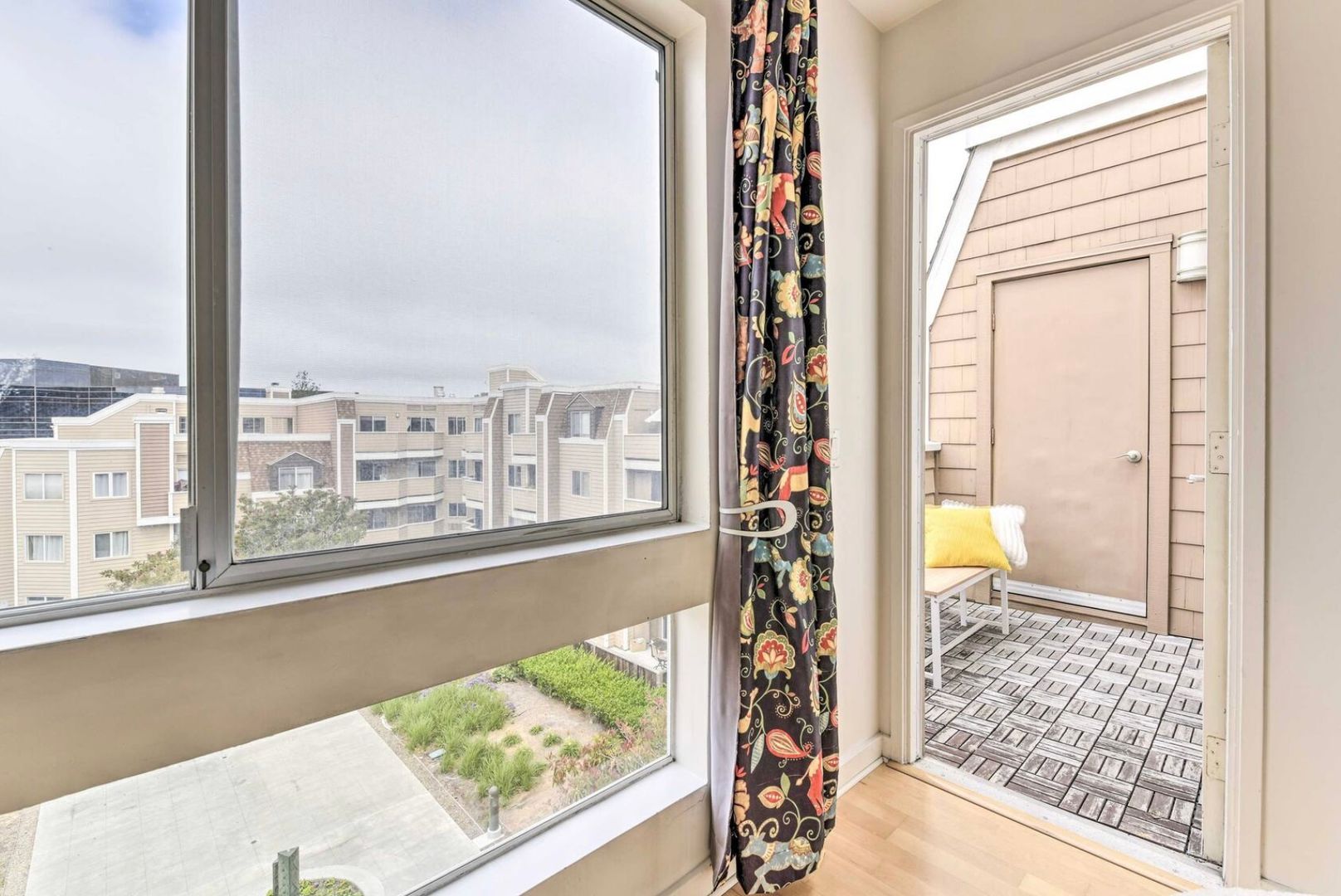 6400 Christie Ave Apt 5401 - Emeryville - California - 1 bed, 1 bath rental property