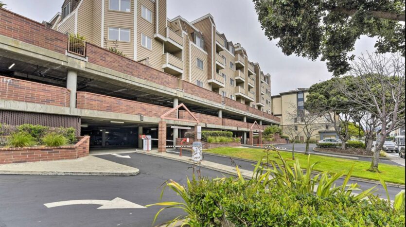 6400 Christie Ave Apt 5401 - Emeryville - California - 1 bed, 1 bath rental property