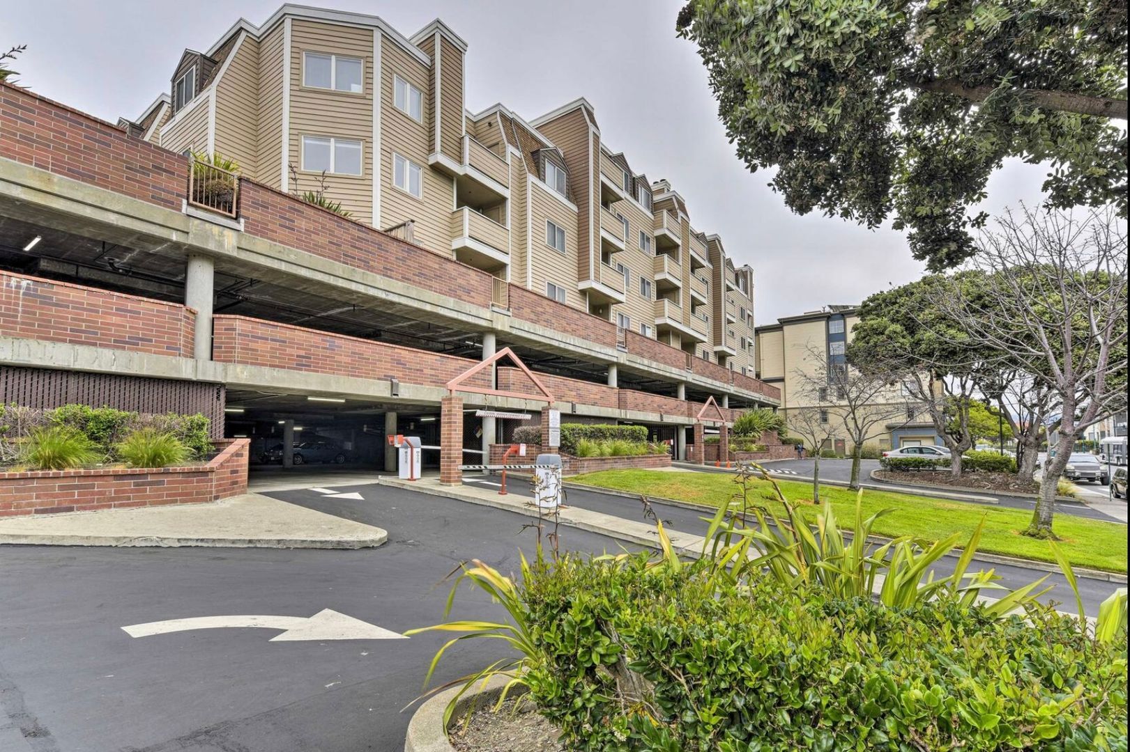 6400 Christie Ave Apt 5401 - Emeryville - California - 1 bed, 1 bath rental property
