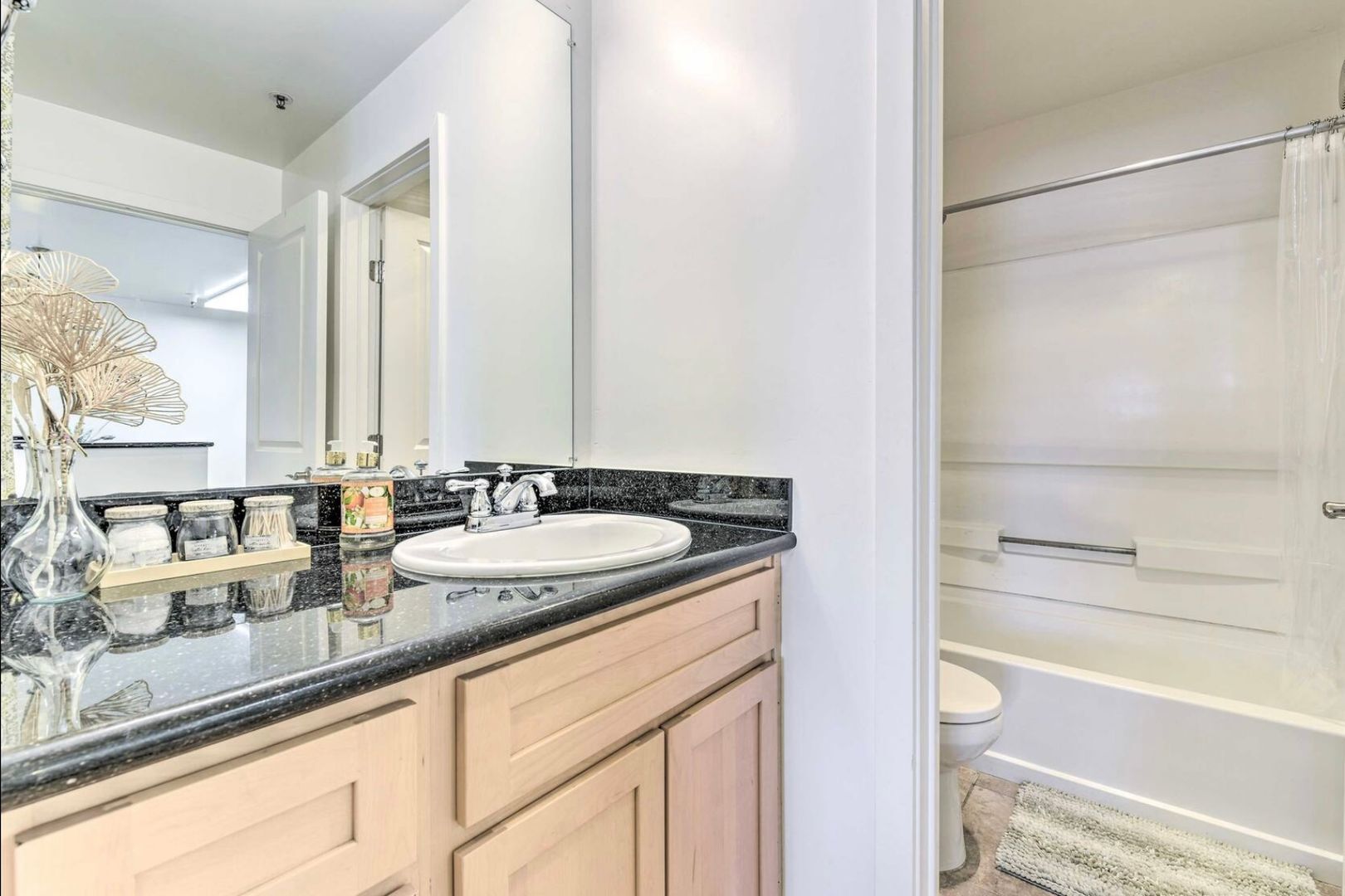 6400 Christie Ave Apt 5401 - Emeryville - California - 1 bed, 1 bath rental property