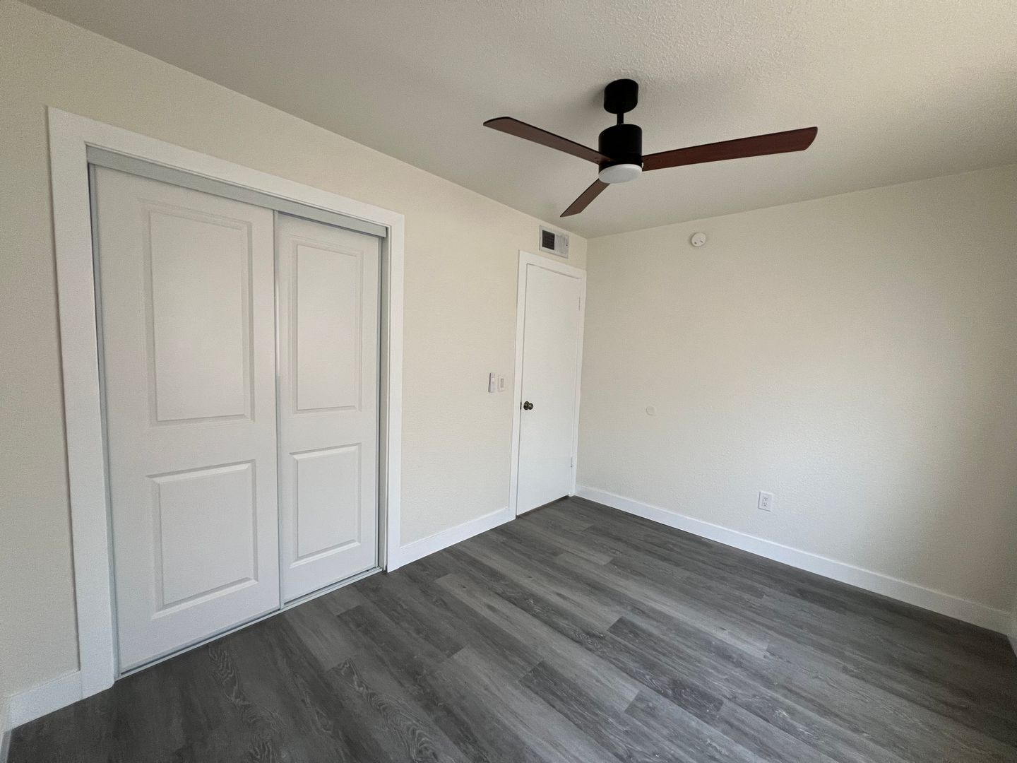 709 East Houston Avenue  14 - Visalia - California - 2 bed, 1 bath rental property