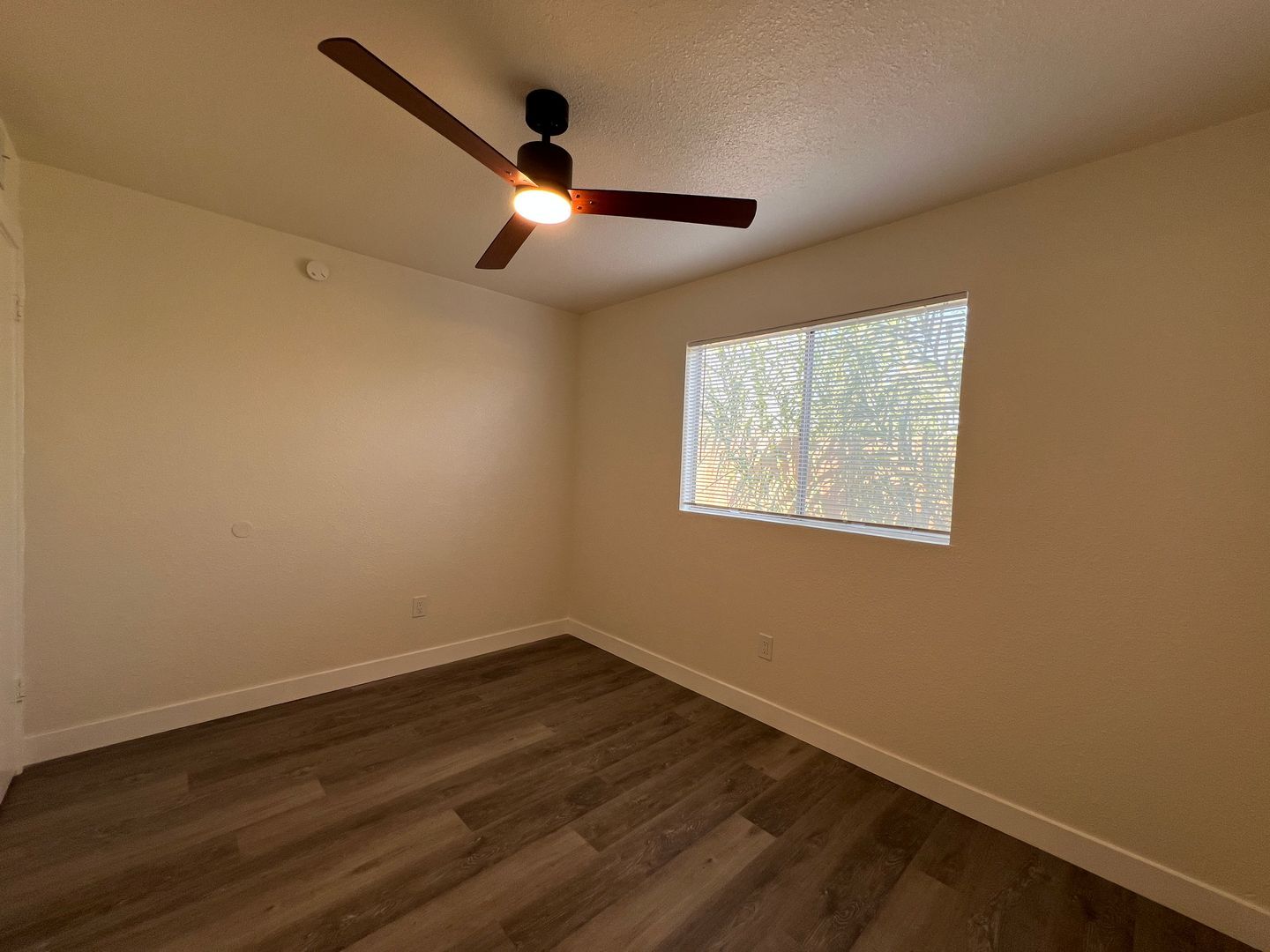 709 East Houston Avenue  14 - Visalia - California - 2 bed, 1 bath rental property