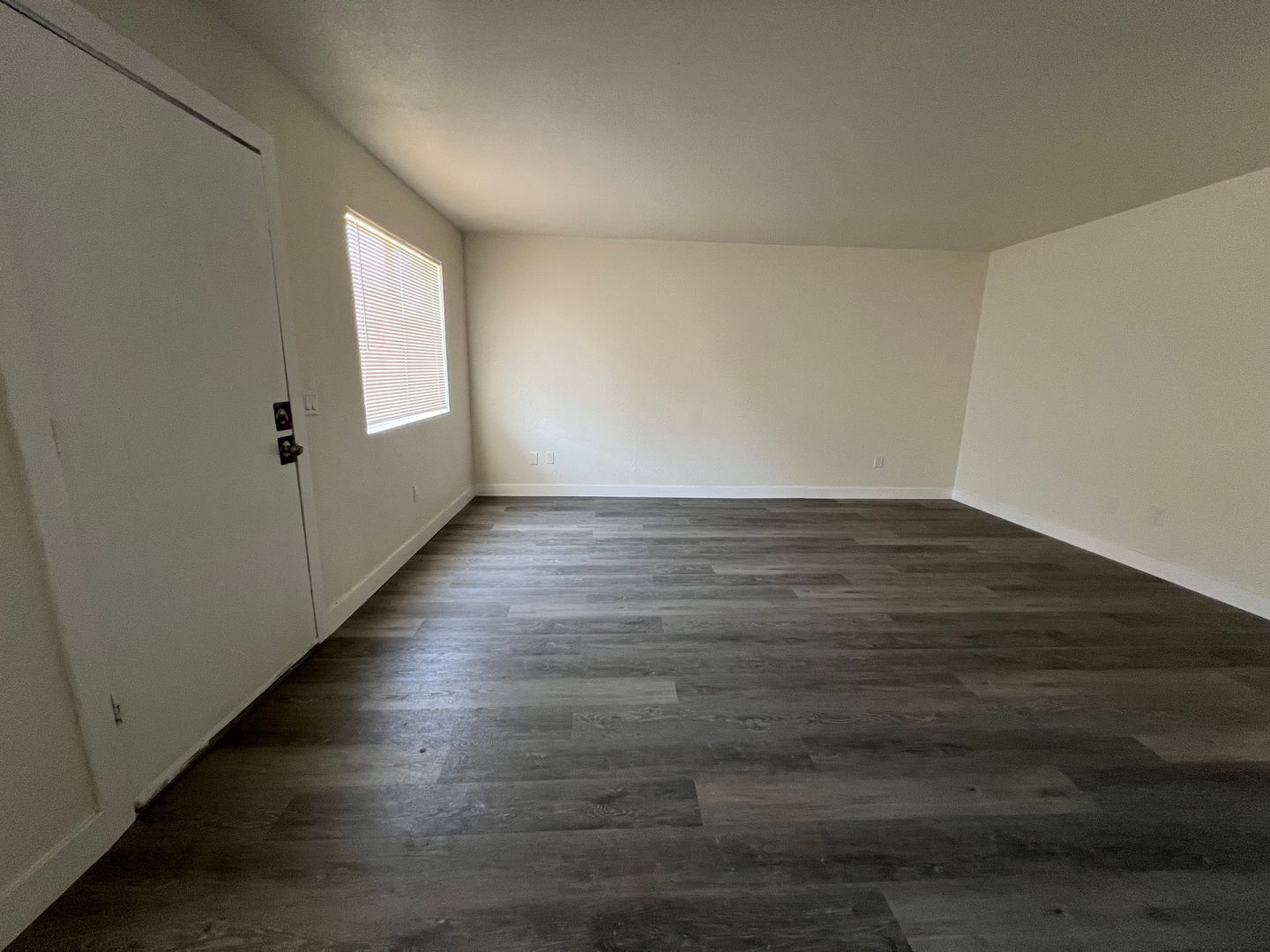 709 East Houston Avenue  14 - Visalia - California - 2 bed, 1 bath rental property