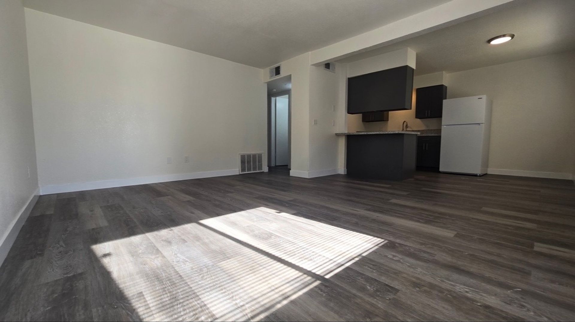 709 East Houston Avenue  14 - Visalia - California - 2 bed, 1 bath rental property