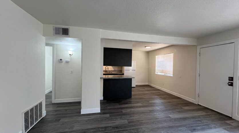 709 East Houston Avenue  14 - Visalia - California - 2 bed, 1 bath rental property