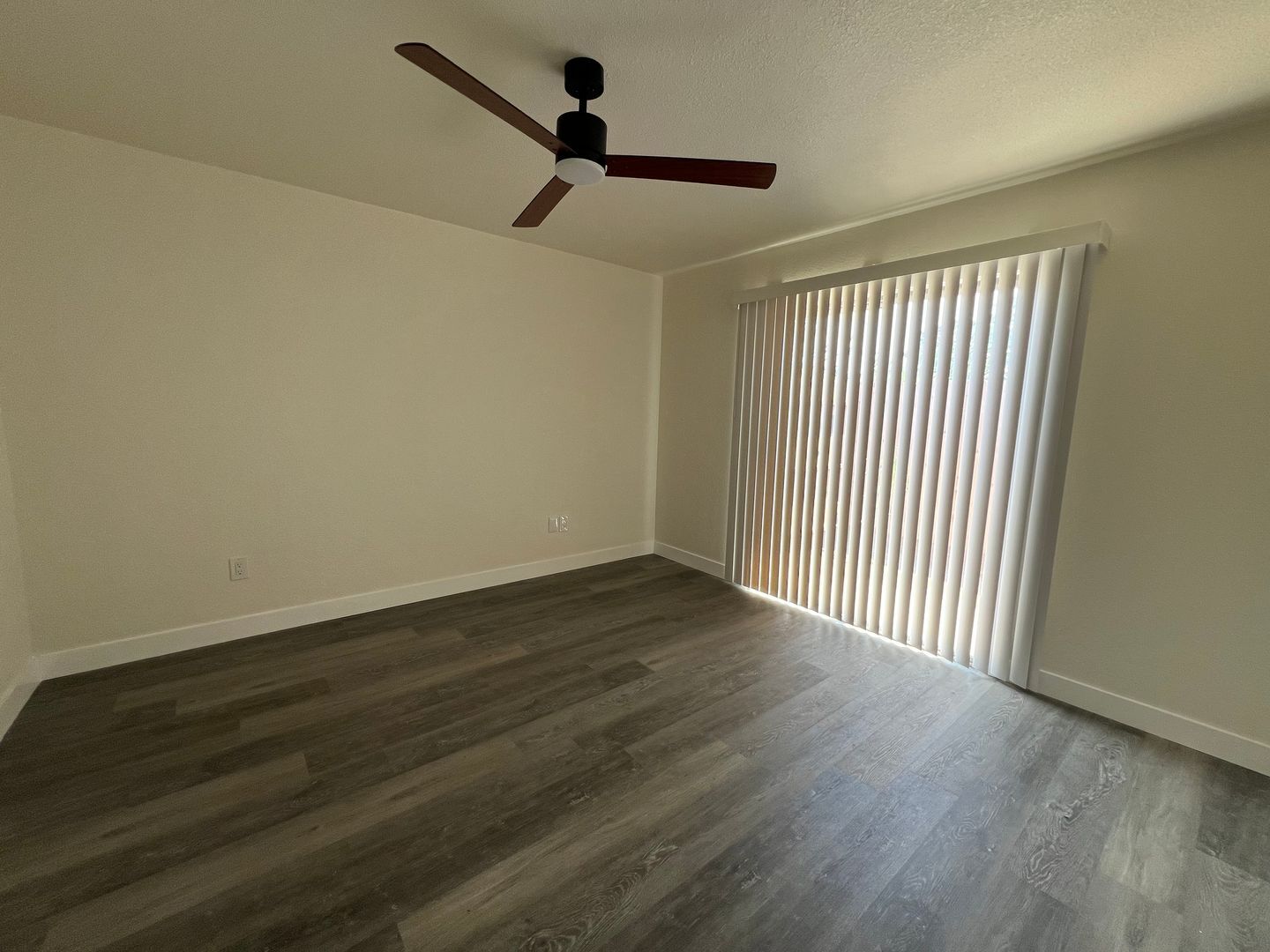 709 East Houston Avenue  14 - Visalia - California - 2 bed, 1 bath rental property