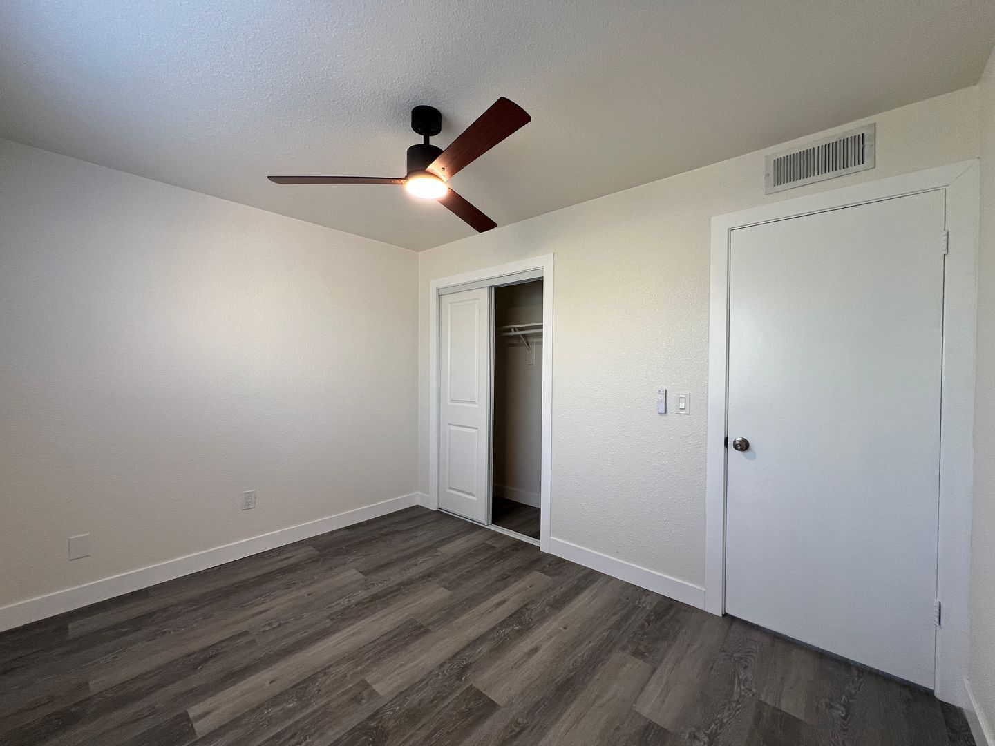 709 East Houston Avenue  14 - Visalia - California - 2 bed, 1 bath rental property