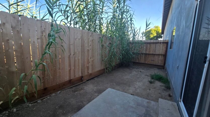 709 East Houston Avenue  14 - Visalia - California - 2 bed, 1 bath rental property