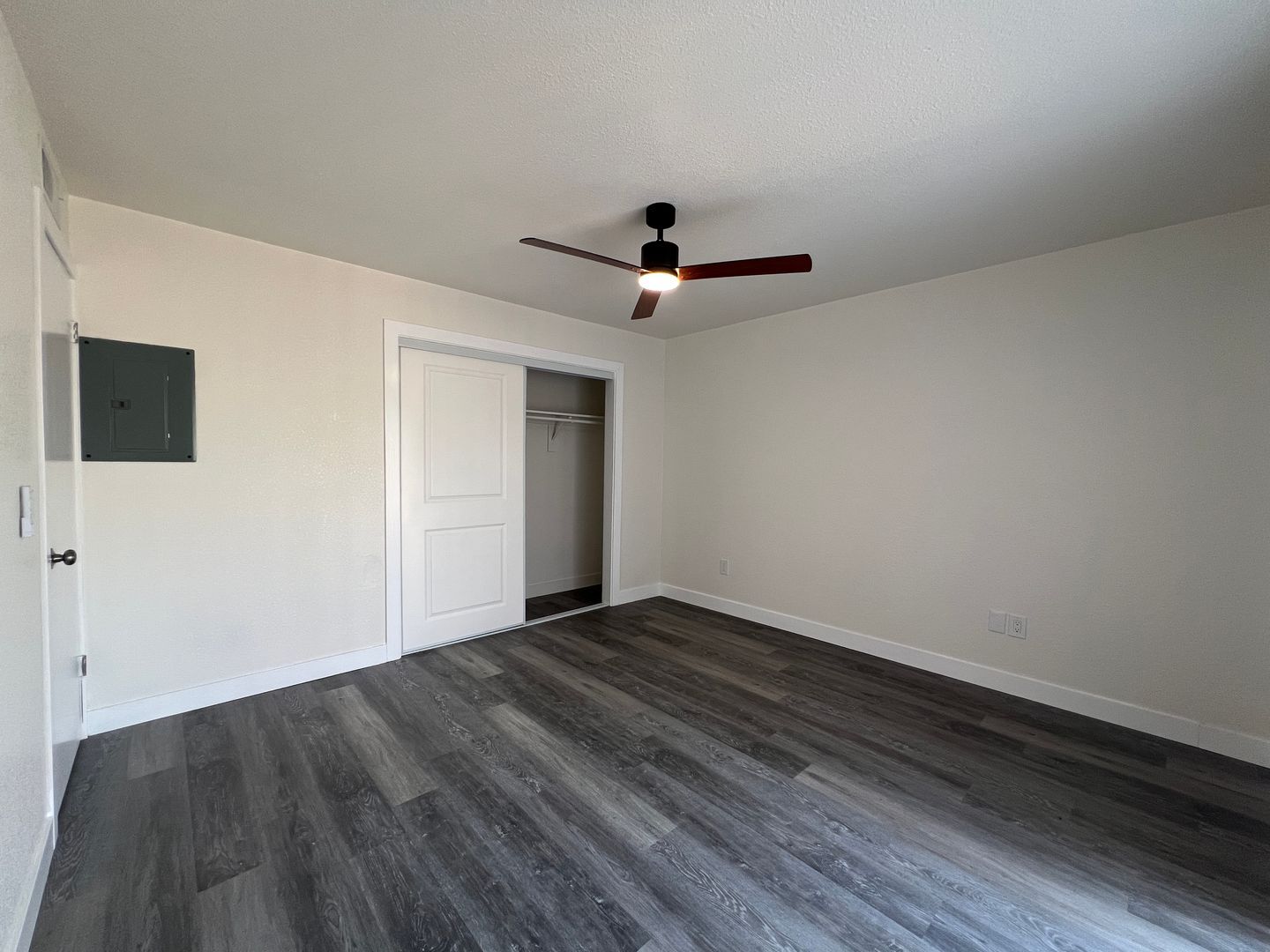 709 East Houston Avenue  14 - Visalia - California - 2 bed, 1 bath rental property