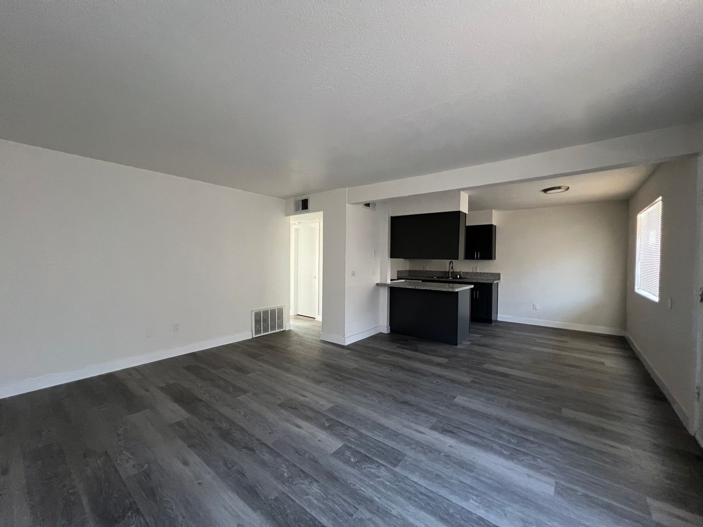 709 East Houston Avenue  14 - Visalia - California - 2 bed, 1 bath rental property