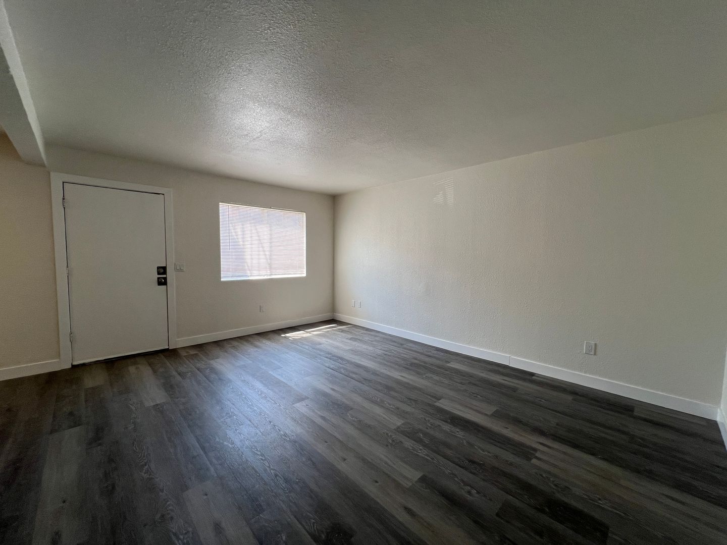 709 East Houston Avenue  14 - Visalia - California - 2 bed, 1 bath rental property
