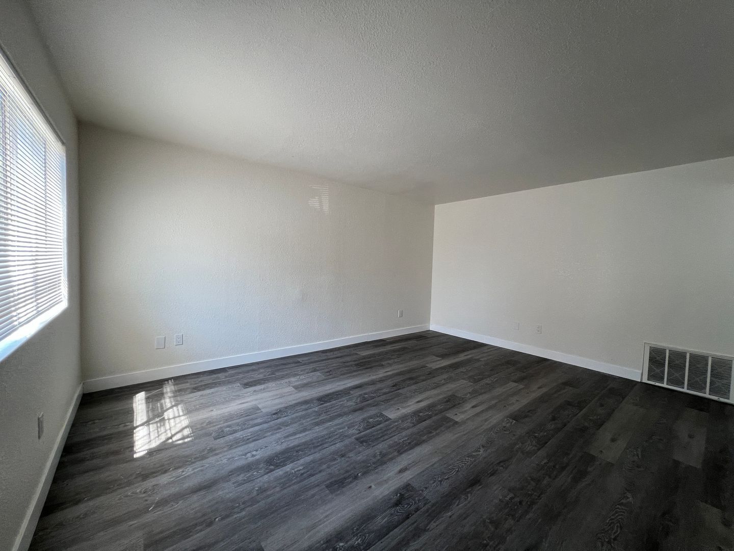 709 East Houston Avenue  14 - Visalia - California - 2 bed, 1 bath rental property