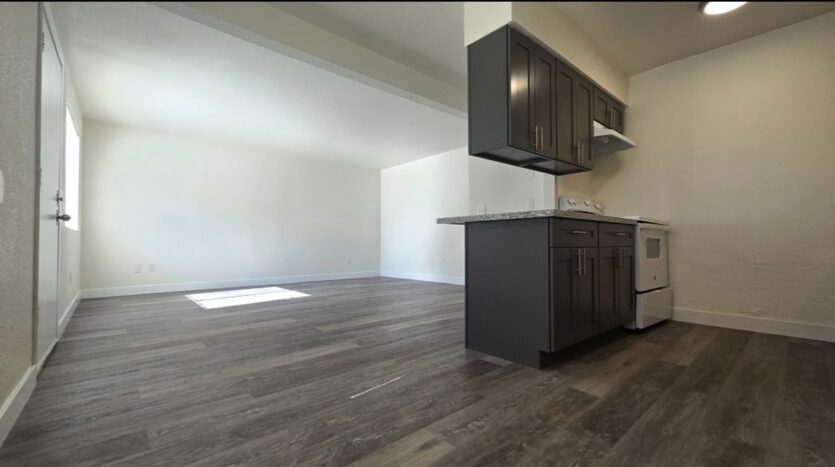 709 East Houston Avenue  14 - Visalia - California - 2 bed, 1 bath rental property