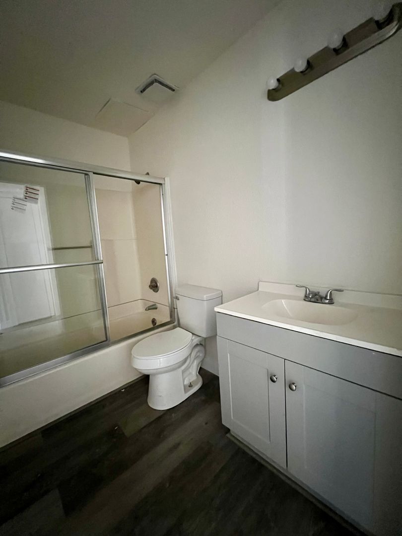 709 East Houston Avenue  14 - Visalia - California - 2 bed, 1 bath rental property