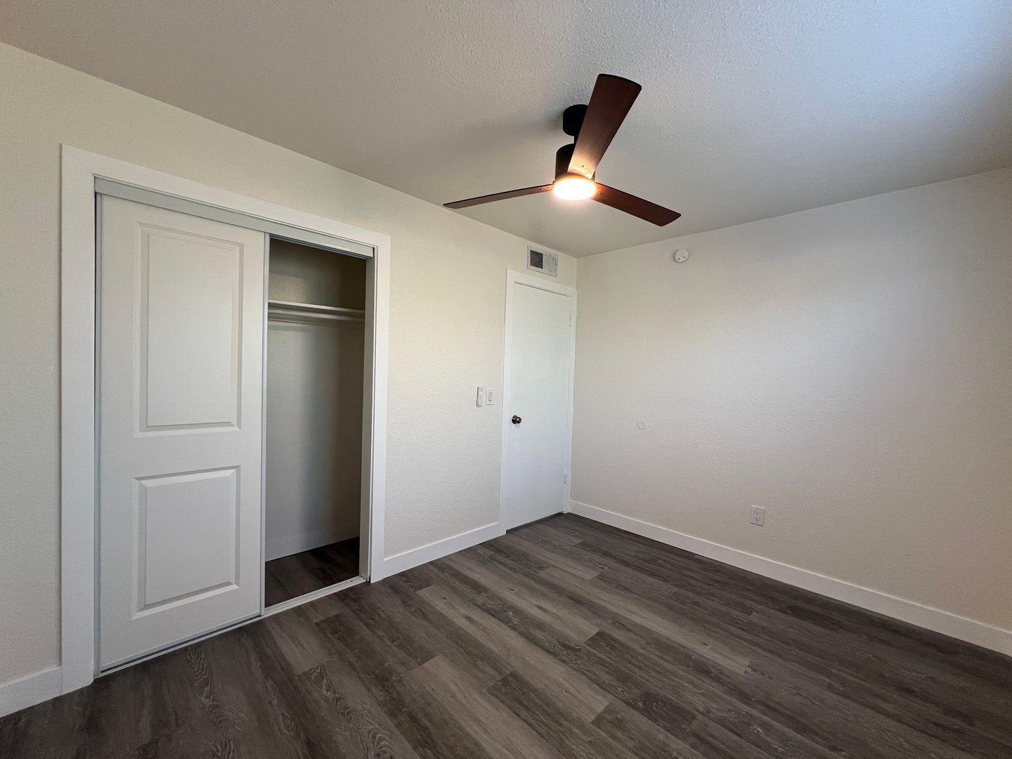709 East Houston Avenue  14 - Visalia - California - 2 bed, 1 bath rental property
