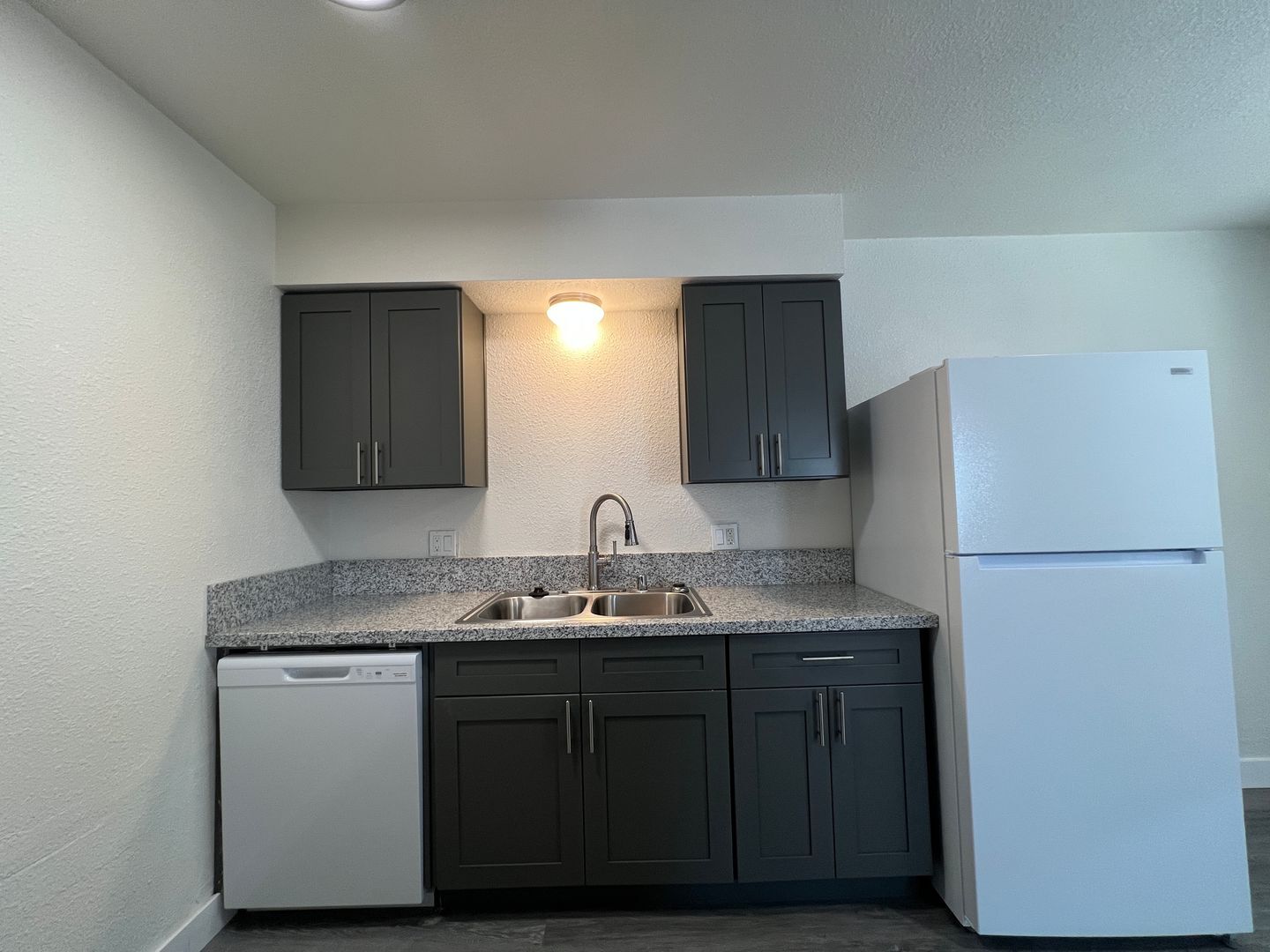 709 East Houston Avenue  14 - Visalia - California - 2 bed, 1 bath rental property