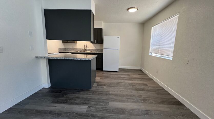709 East Houston Avenue  14 - Visalia - California - 2 bed, 1 bath rental property