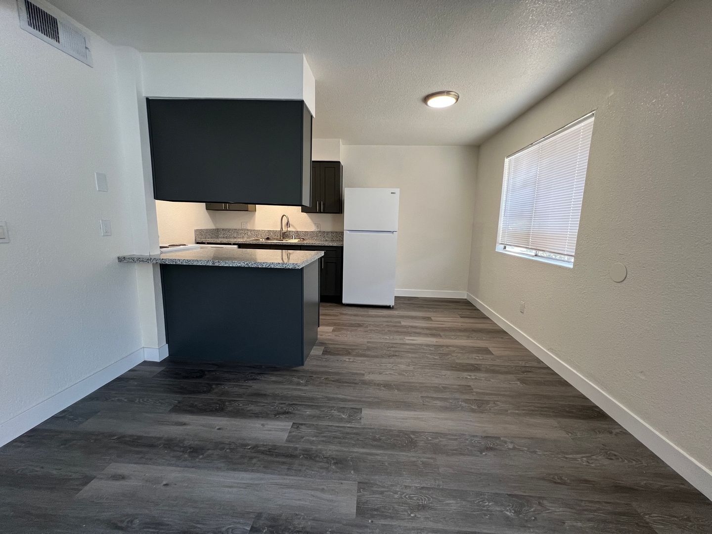 709 East Houston Avenue  14 - Visalia - California - 2 bed, 1 bath rental property