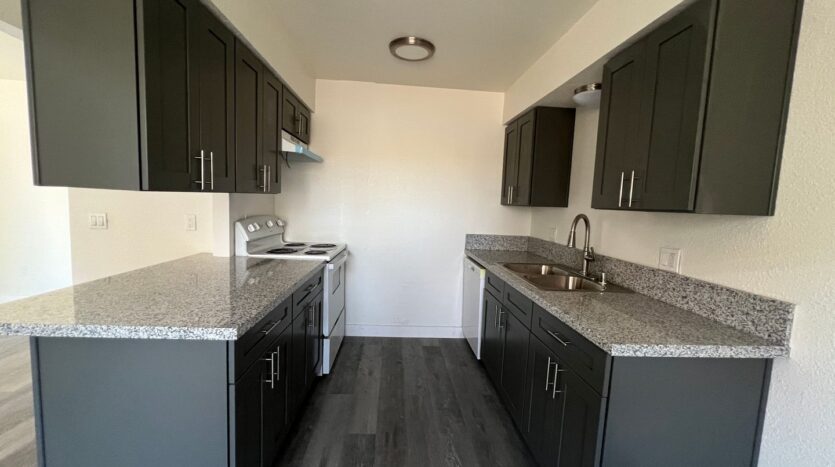 709 East Houston Avenue  14 - Visalia - California - 2 bed, 1 bath rental property