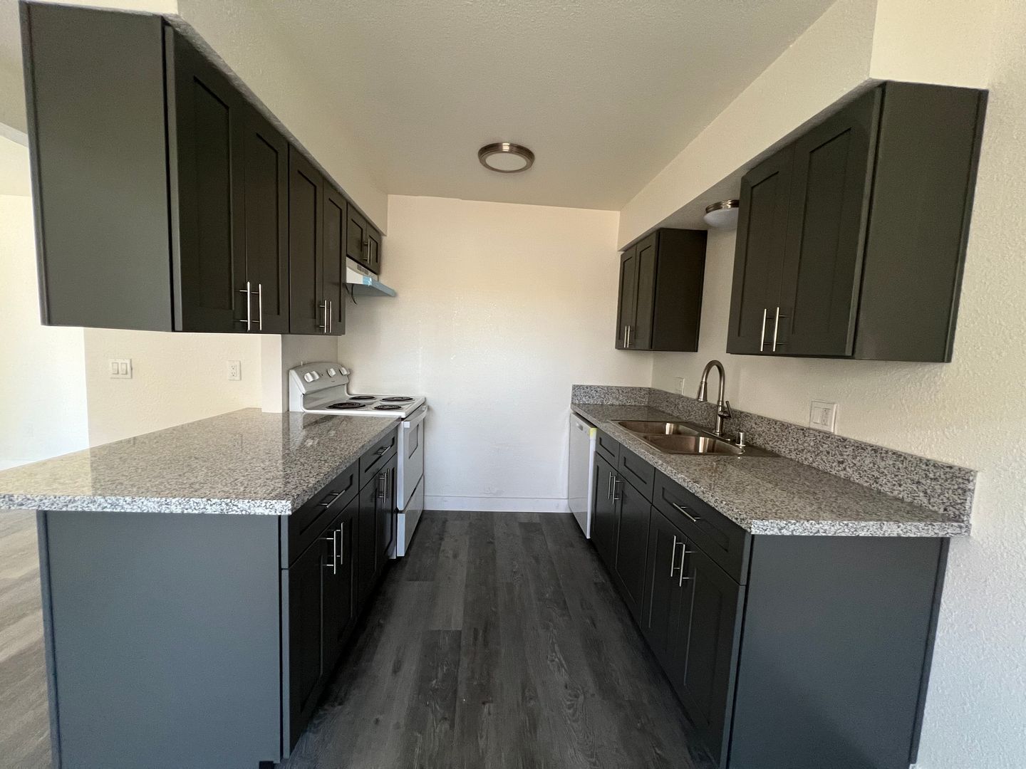 709 East Houston Avenue  14 - Visalia - California - 2 bed, 1 bath rental property