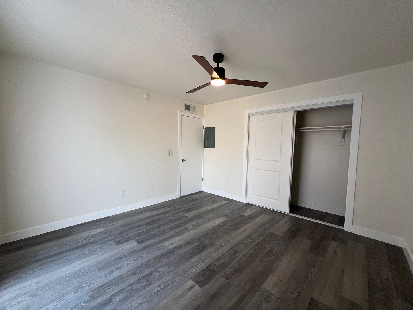709 East Houston Avenue  14 - Visalia - California - 2 bed, 1 bath rental property