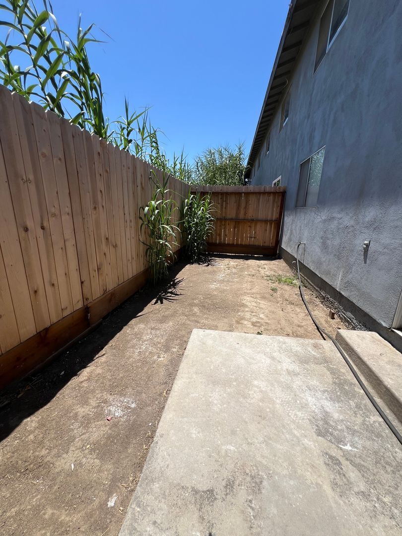709 East Houston Avenue  14 - Visalia - California - 2 bed, 1 bath rental property