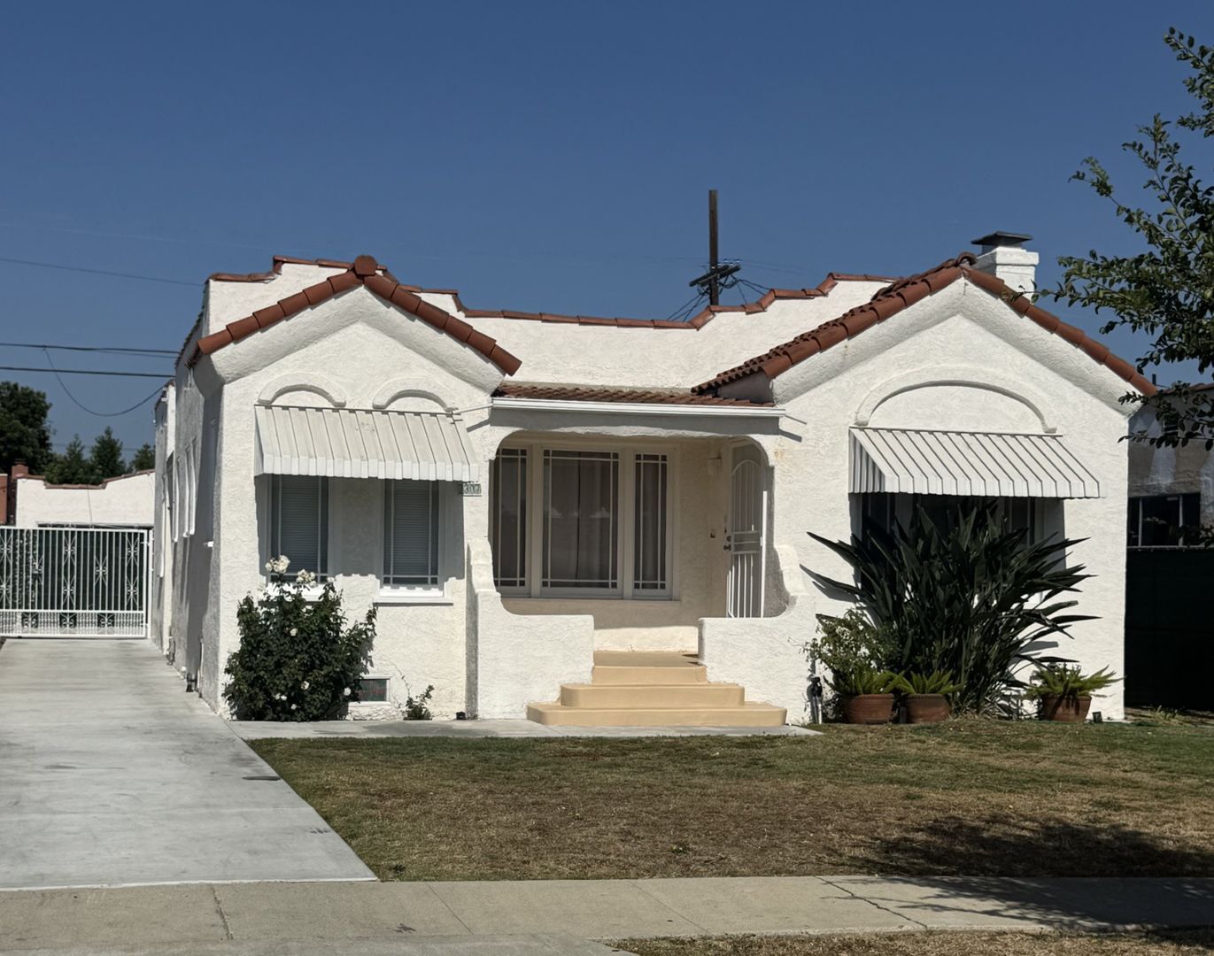 7307 Hallsdale Avenue - Los Angeles - California - 3 bed, 1 bath rental property