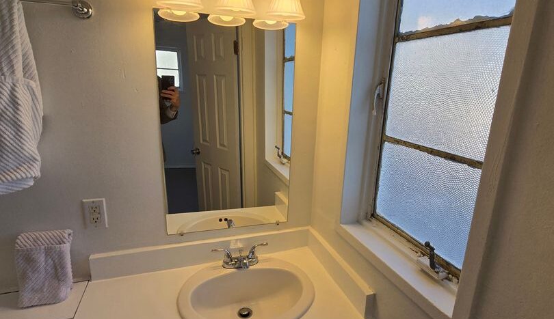 825 Monroe St. NE - Albuquerque - New Mexico - 4 bed, 2 bath rental property