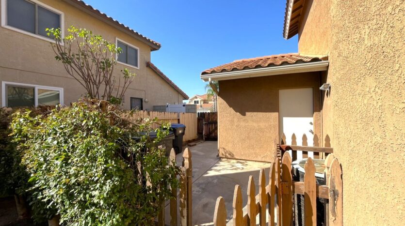 940 Birmingham Dr - Corona - California - 3 bed, 2.5 bath rental property