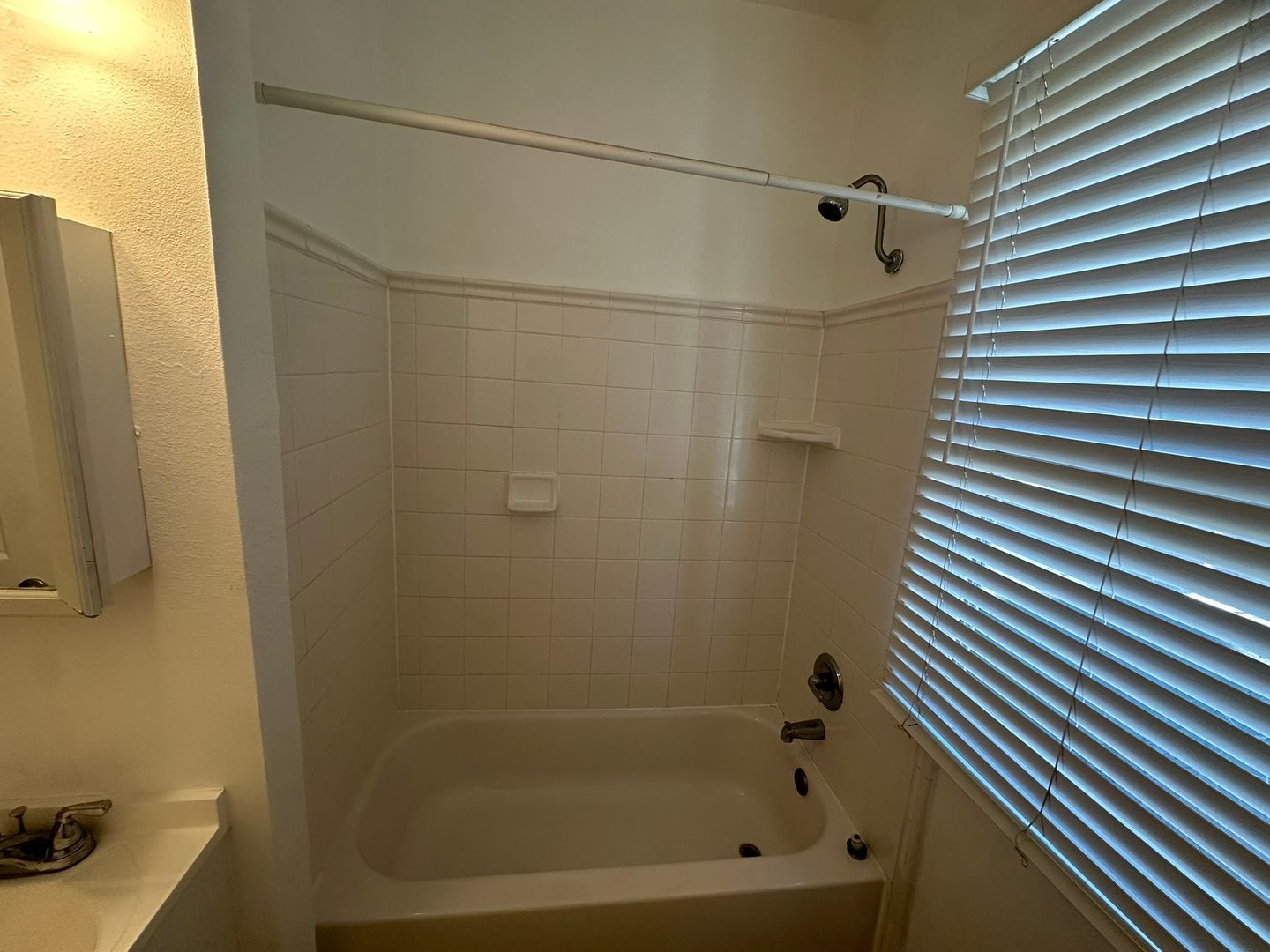 1009 Solons Aly  Apt 2 - Sacramento - California - 2 bed, 1 bath rental property