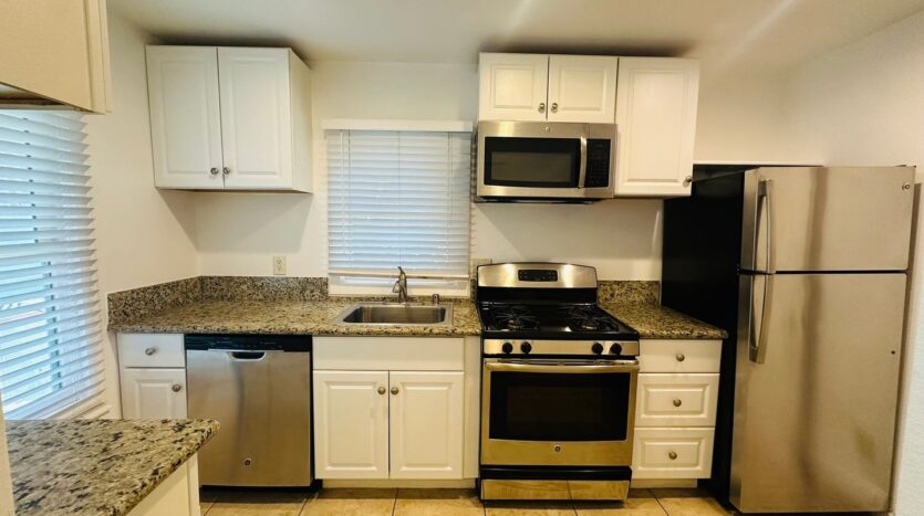 1009 Solons Aly  Apt 2 - Sacramento - California - 2 bed, 1 bath rental property