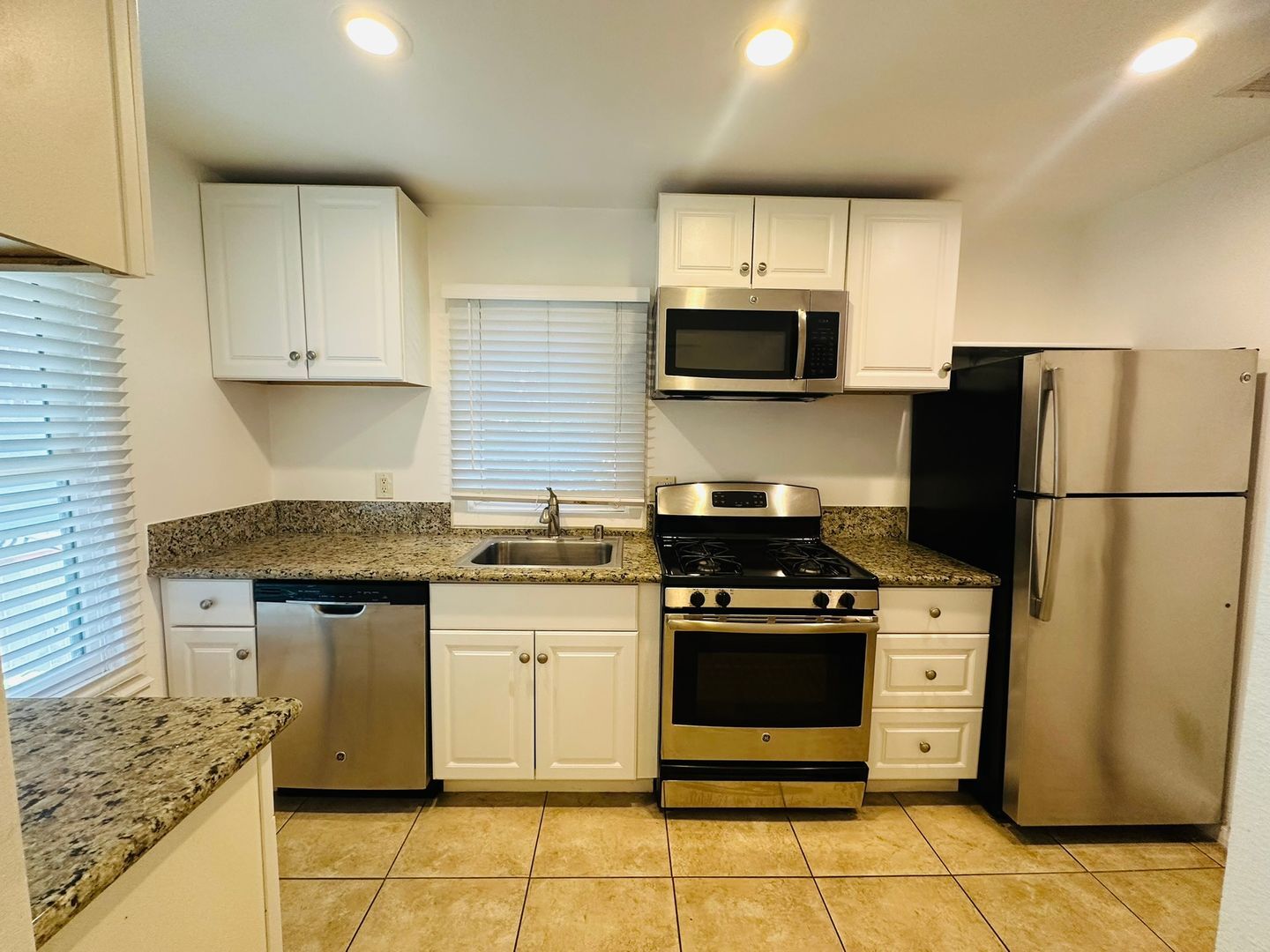 1009 Solons Aly  Apt 2 - Sacramento - California - 2 bed, 1 bath rental property