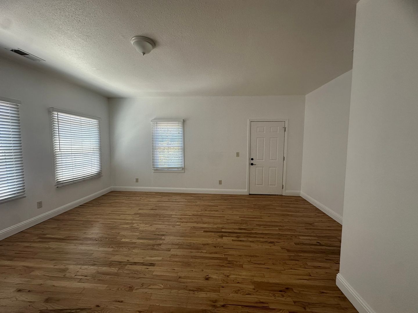 1009 Solons Aly  Apt 2 - Sacramento - California - 2 bed, 1 bath rental property