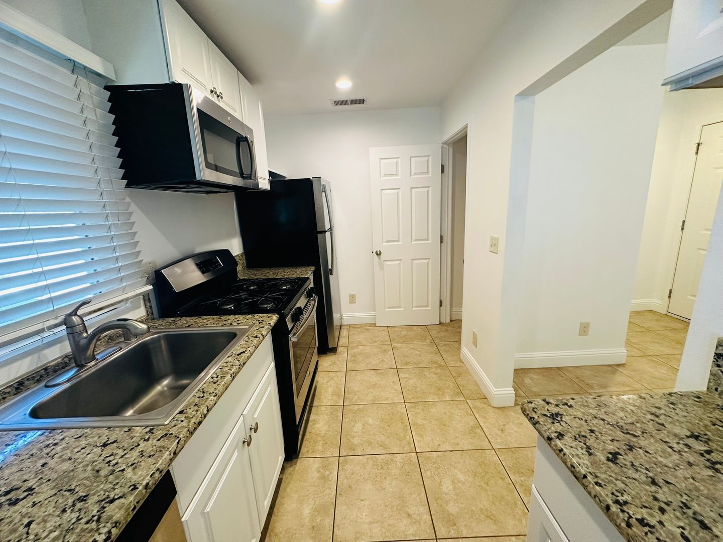 1009 Solons Aly  Apt 2 - Sacramento - California - 2 bed, 1 bath rental property
