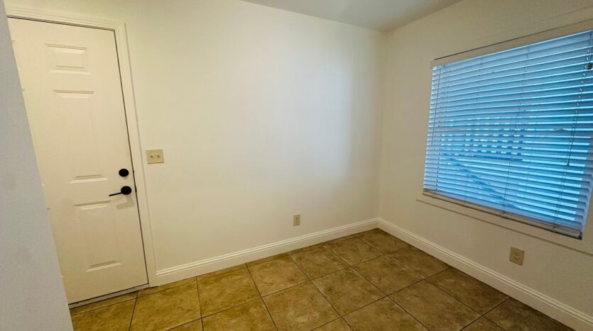 1009 Solons Aly  Apt 2 - Sacramento - California - 2 bed, 1 bath rental property