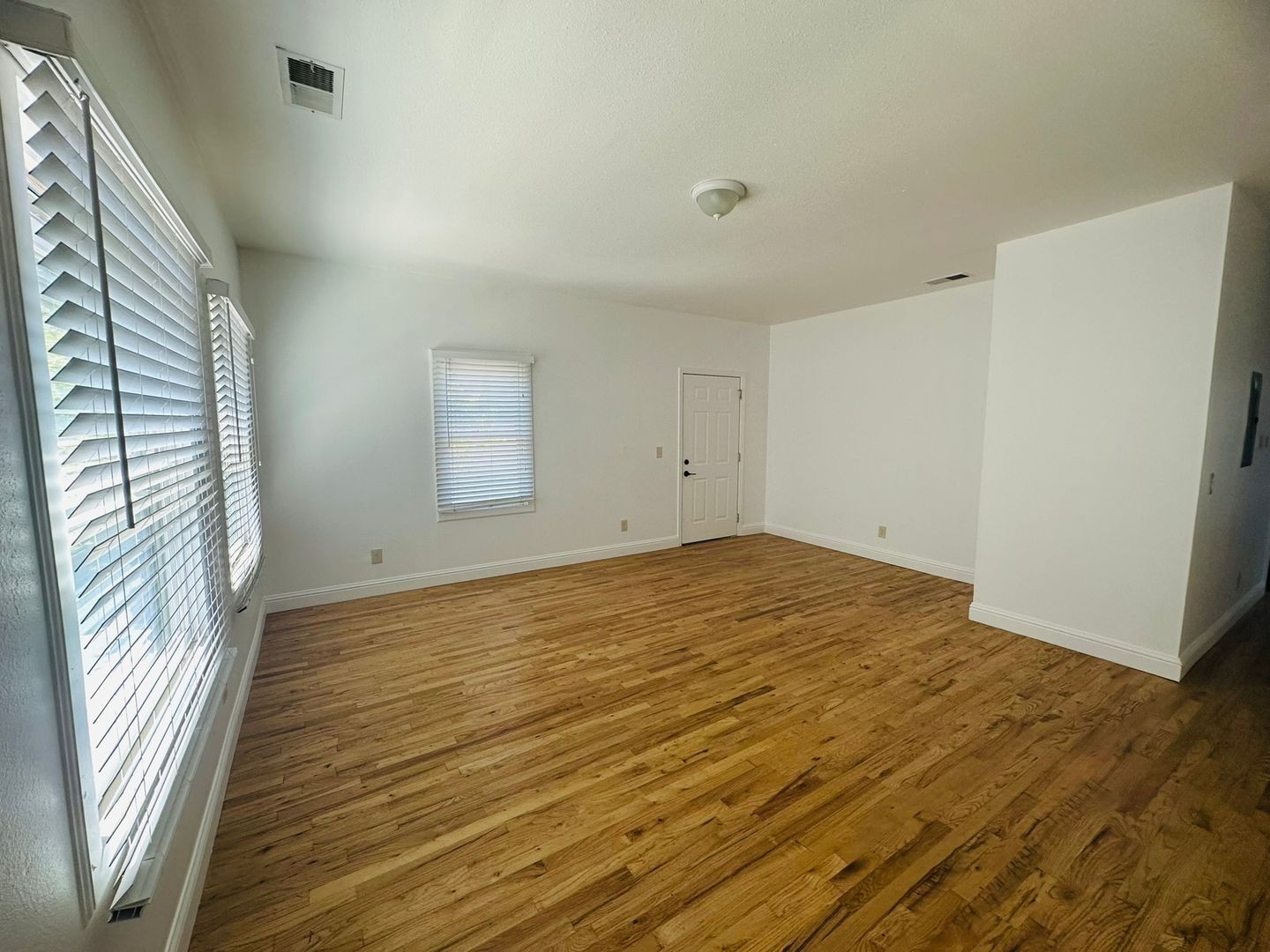1009 Solons Aly  Apt 2 - Sacramento - California - 2 bed, 1 bath rental property