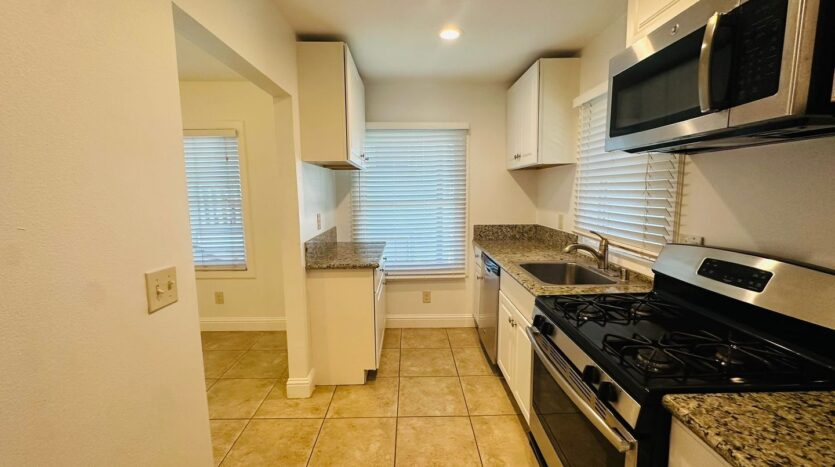 1009 Solons Aly  Apt 2 - Sacramento - California - 2 bed, 1 bath rental property